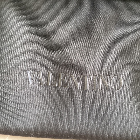 BN VALENTINO SUNGLASSES. - Picture 5 of 9